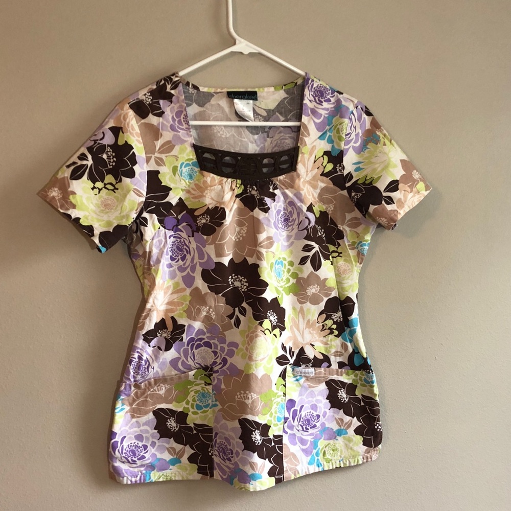 Lot of 2 Small Scrub Tops! Cherokee & Peaches